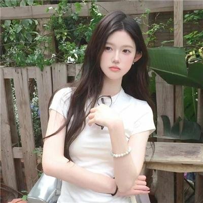 拥抱太阳的月亮